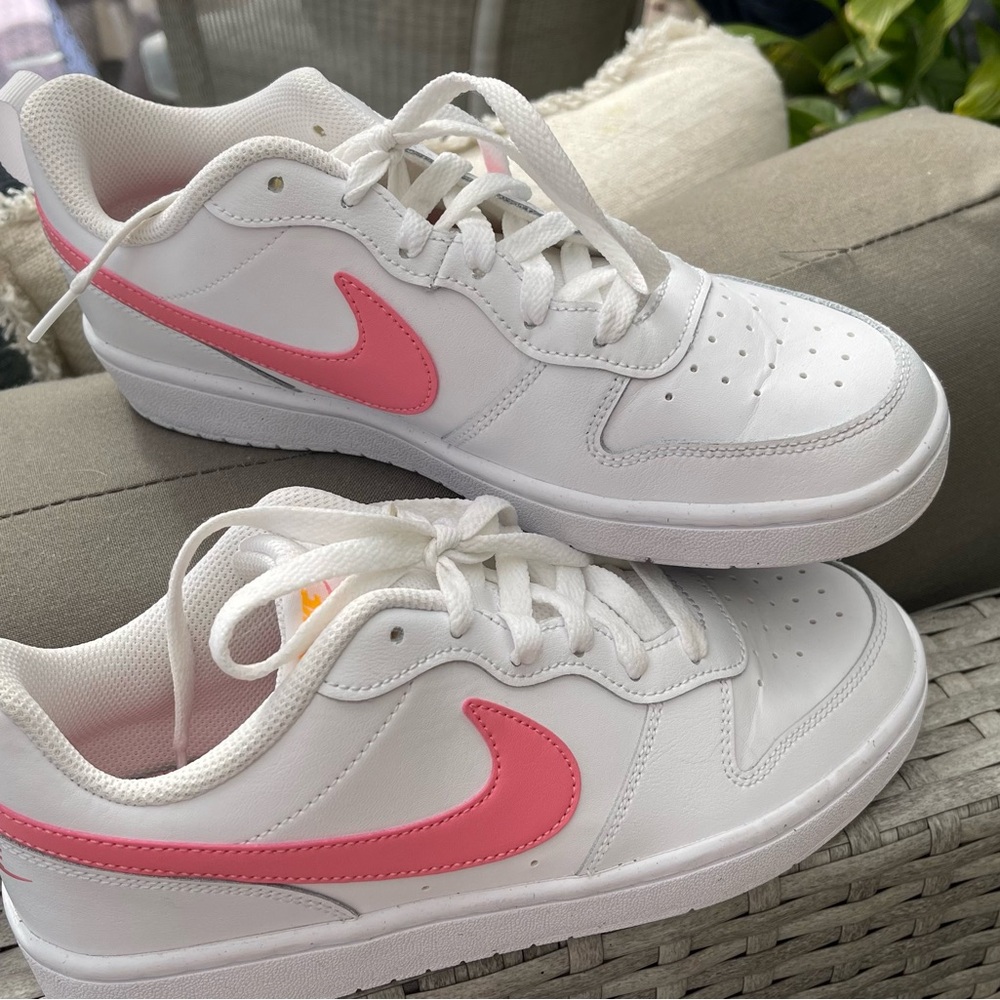 Nike Court Borough Low 2-